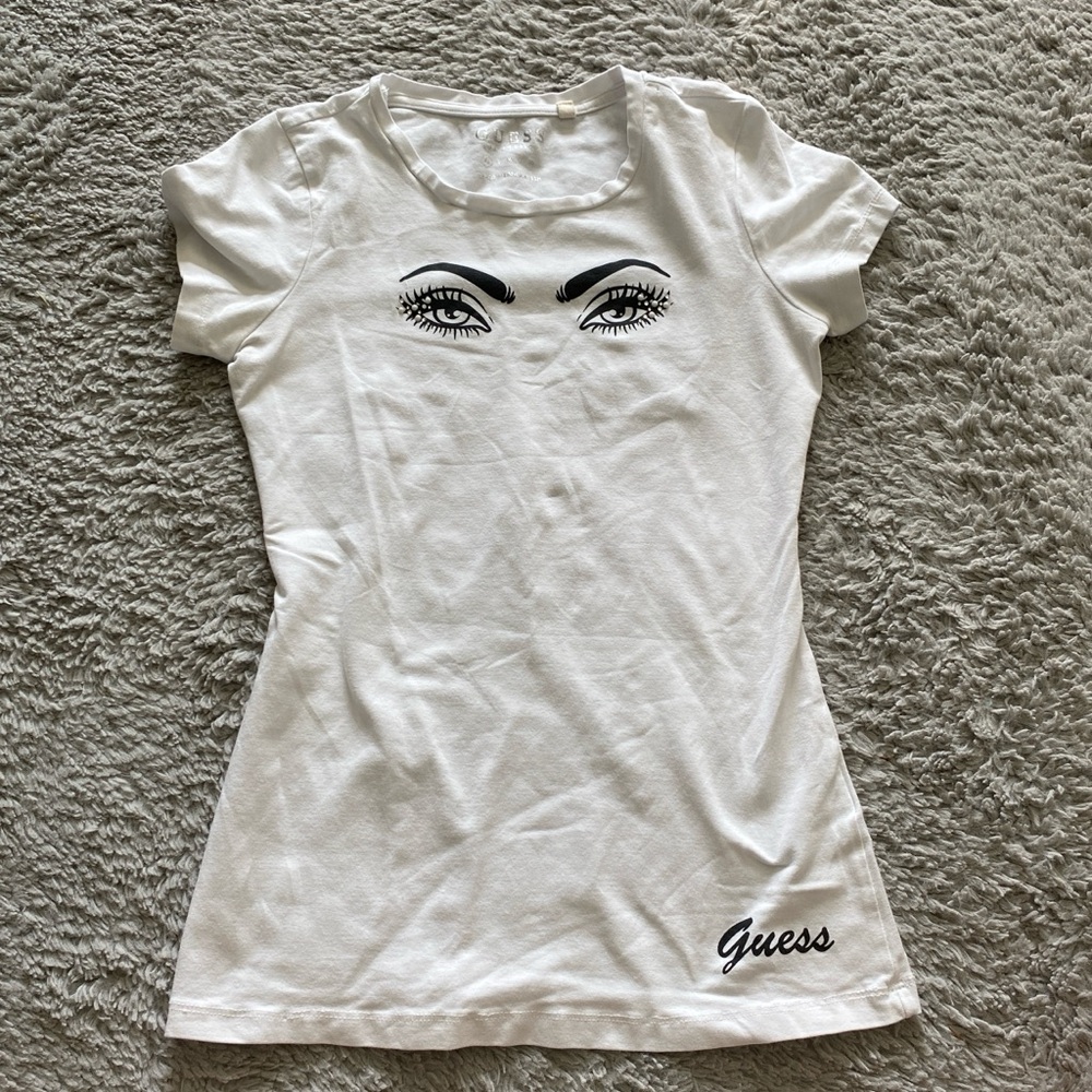 **Guess White Graphic Tee (Size XS)**